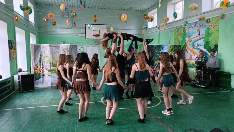 Творче дозвілля дітей під час відпочинку у  "Смарагдовому місті"