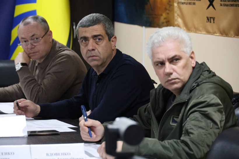 Ігор Бойко, Павло Челпих та Олександр Вдовенко беруть участь у засіданні Ради оборони Донецької області