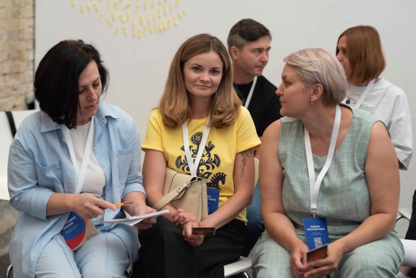 Учасники проєкту обговорюють нові ідеї зі збереження і популяризації культурної спадщини