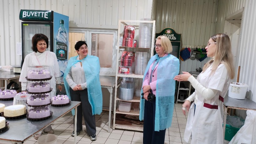 Наталія Адамова на фабриці "Валенсія" у Слов'янську
