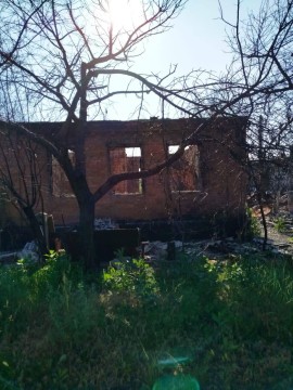 Зруйнована будівля після обстрілу окупантів.