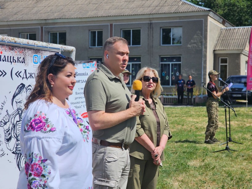 Представники облдержадміністрації вітають учасників