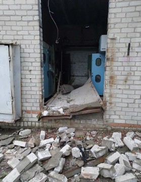 Пошкоджене приміщення з трансформатором