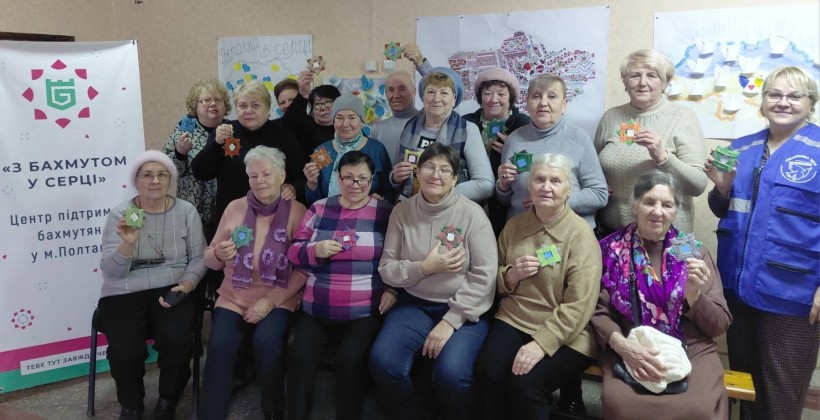 Переселенці з Донеччини створили «зірки- мотанки» - символ світла, захисту та добрих побажань