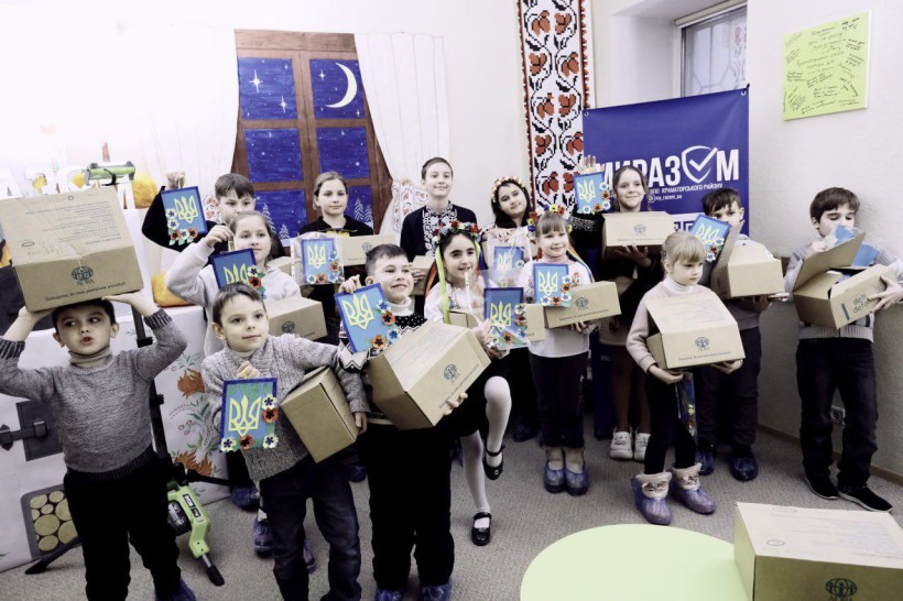 Діти Донеччини отримують подарунки від дітей Словаччини