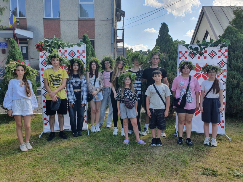 Спільне фото дітей у вінках