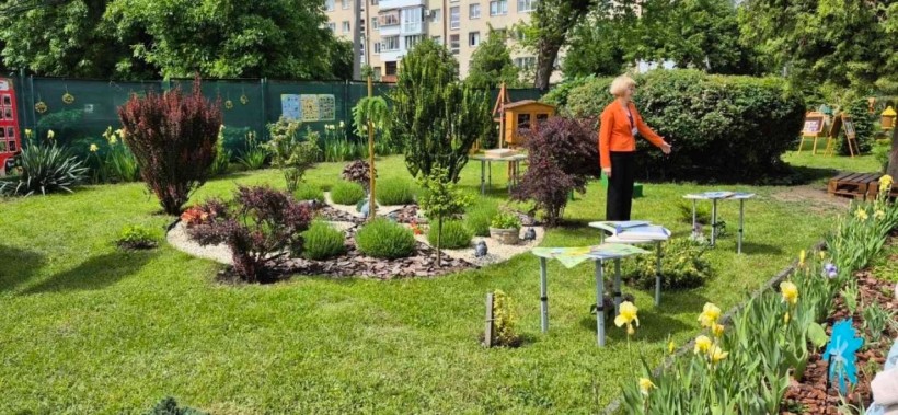 Освітній екопростір одного з дитсадків Луцька: локація з декоративними рослинами, ігровими зонами та навчальними стендами