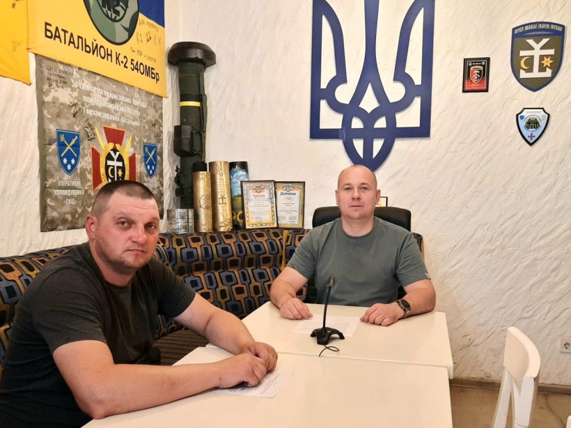 Начальник Соледарської міської військової адміністрації Сергій Гошко разом з начальником відділу з питань ветеранської політики Бахмутської районної державної адміністрації Юрієм Пономаренком взяли участь у зустрічі та привітали присутніх.