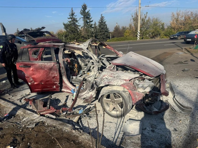 Автомобіль журналістів, знищений ворожим дроном