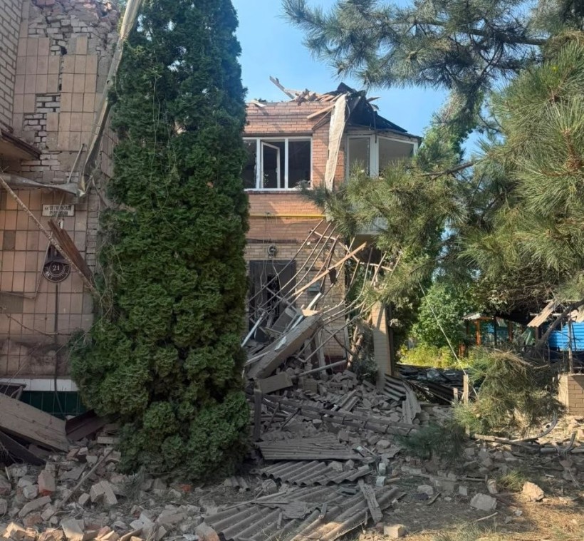Зруйнований будинок у Слов'янську після ворожого обстрілу