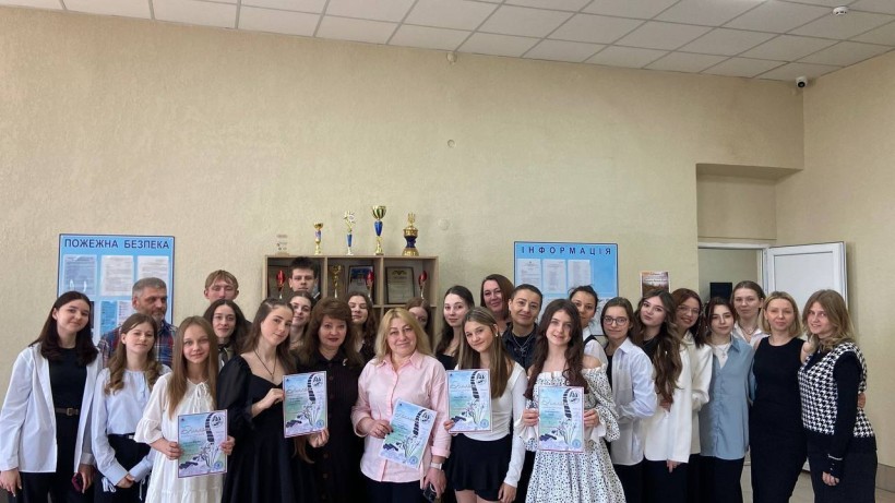 Спільне фото учасників та організаторів конкурсу