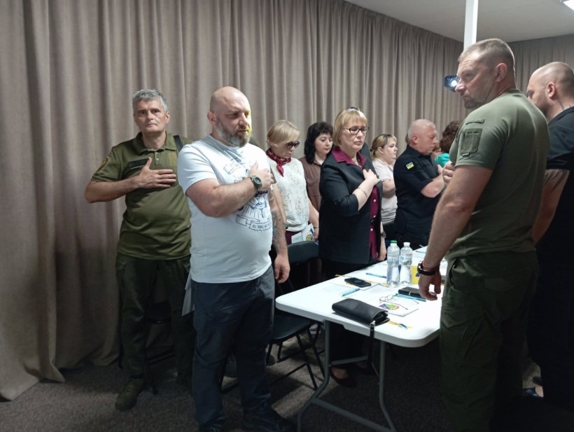 Учасники заходу вшанували пам’ять загиблих Захисників і Захисниць Мар’їнської громади хвилиною мовчання