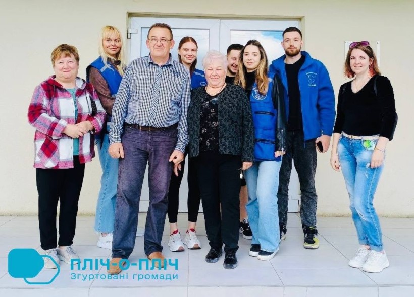 Група переселенців їде до Берегово