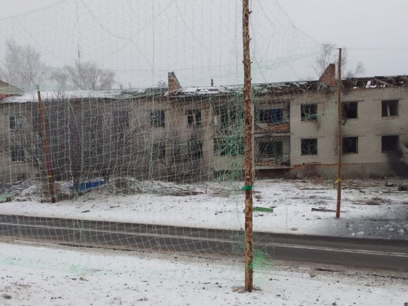 Зруйнований будинок після ворожого обстрілу