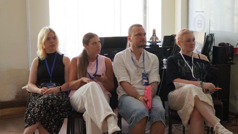 Учасники набувають навички з ідентичності під час тренінгу