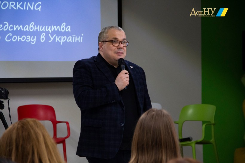 Ректор університету Ілля Хаджинов