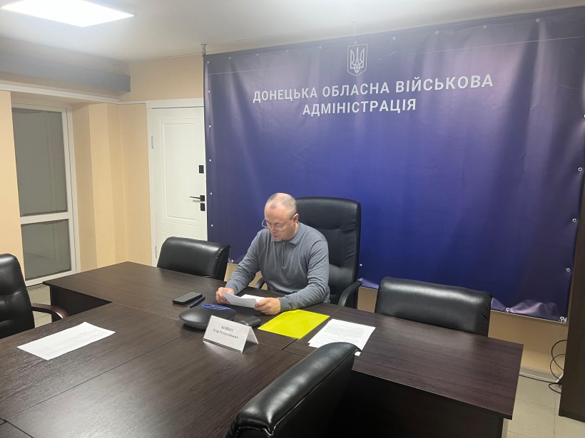 Заступник глоови Донецької ОДА Ігор Бойко проводить нараду