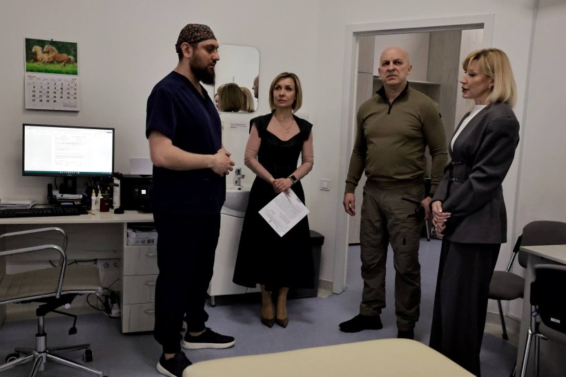 Вадим Філашкін відвідує релоковану з Маріуполя лікарню