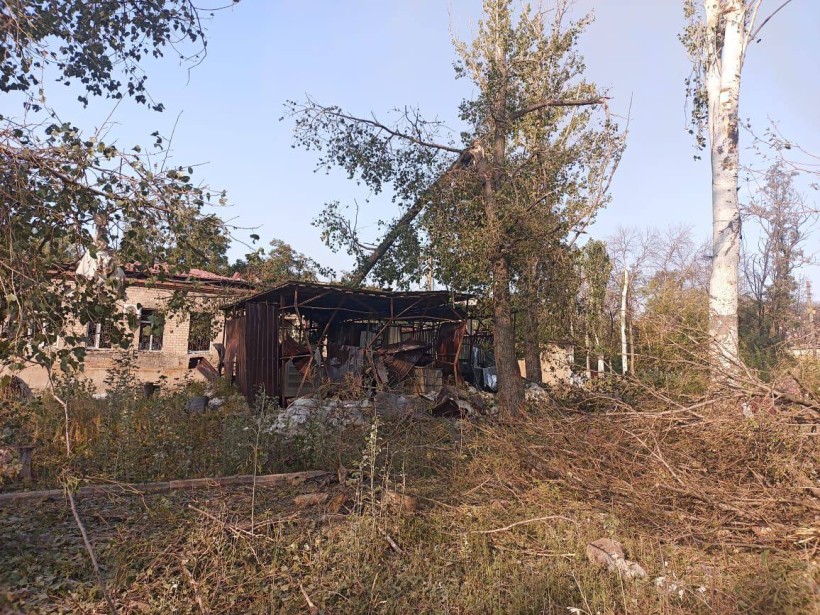 Зруйноване ворожим обстрілом приміщення