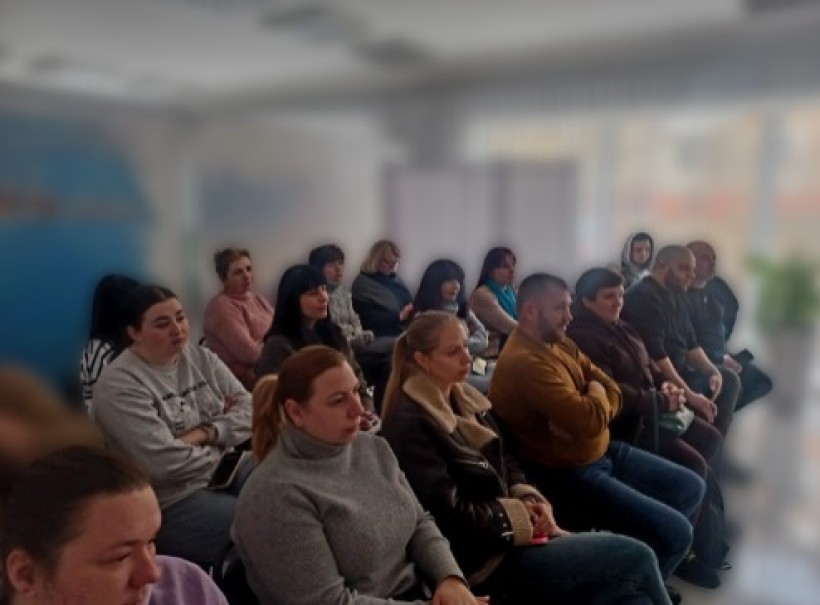 Група мешканців Донеччини на першому занятті