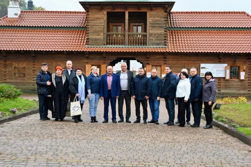 На фото участники заходу, загальне фото