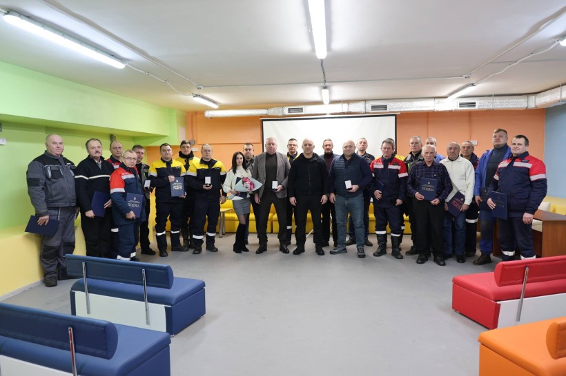 Вадим Філашкін та працівники газової галузі Донеччини із нагородами