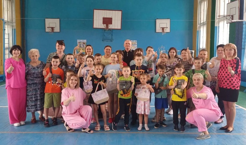 До розважально-ігрової програми «Співанкова райдуга дитинства» долучилися діти Донеччини у ХАБі Очеретинської громади у м. Кам’янське