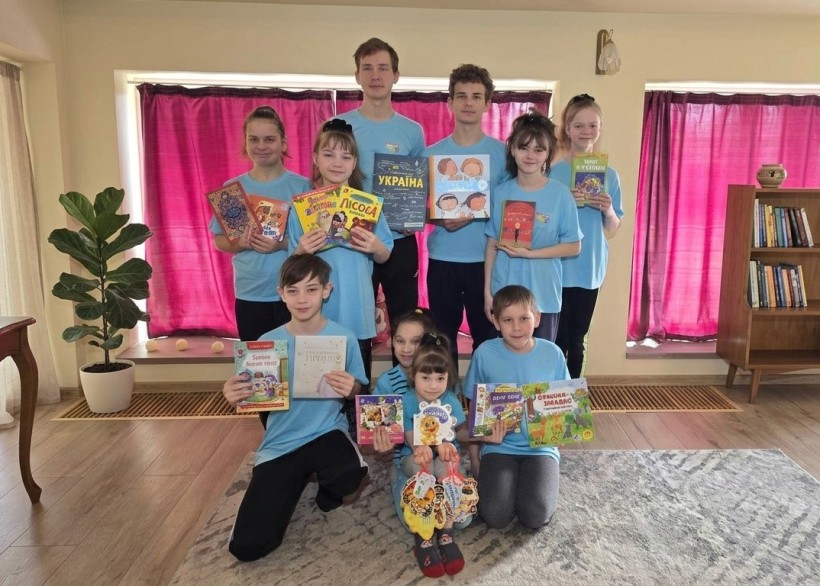 Діти Черкаської громади з книжками