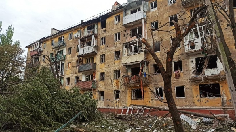 Зруйновані будинки внаслідок ворожого обстрілу Слов'янська