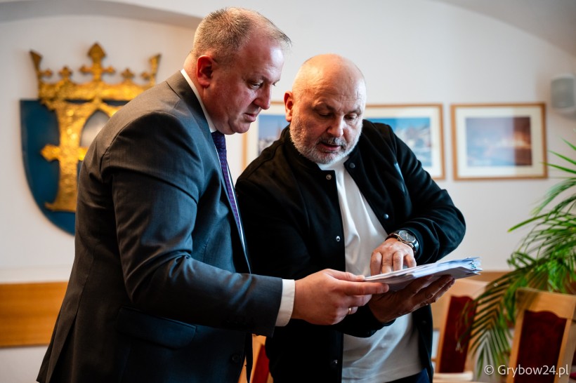 Представники влади обговорюють питання по Меморандуму.