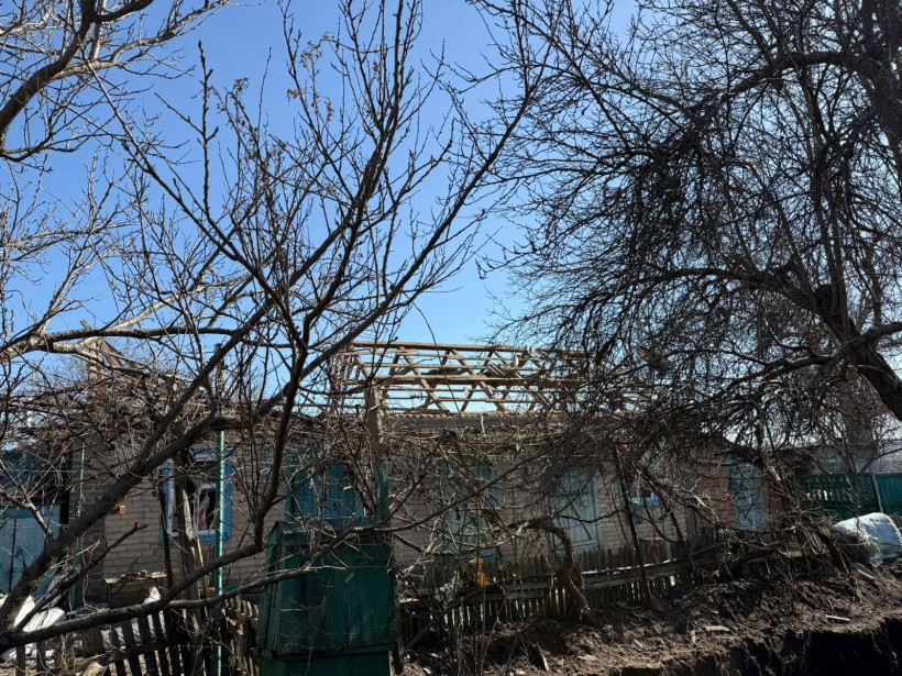 Пошкоджена покрівля після ворожого обстрілу
