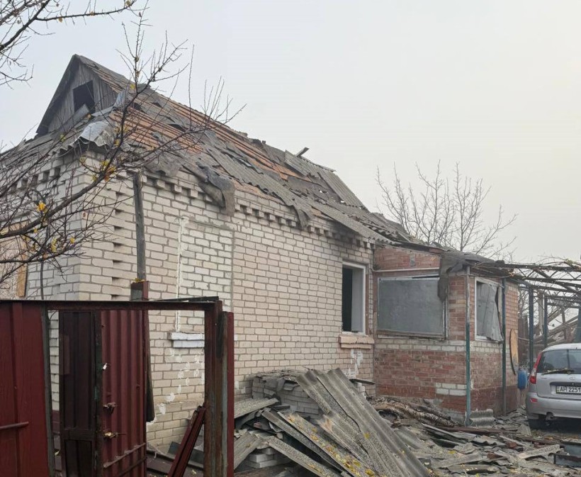 Зруйнована покрівля після ворожої атаки