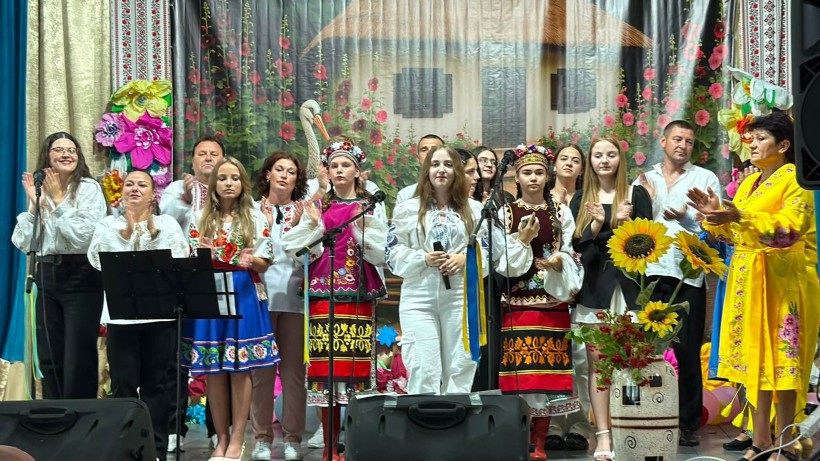Спільне фото творчого колективу Хлібодарівської громади