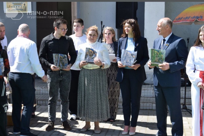 Учасників концертної програми відзначили подарунками