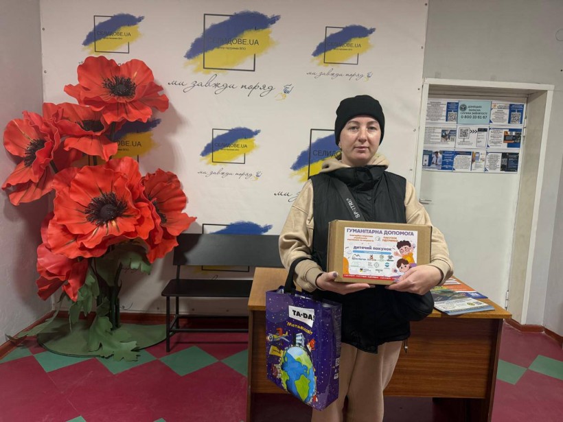 Жінка – переселенка з Донеччини отримала гуманітарну допомогу від благодійного фонду Братів Мкртчан