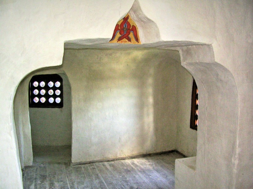 Арка у печерній церкві