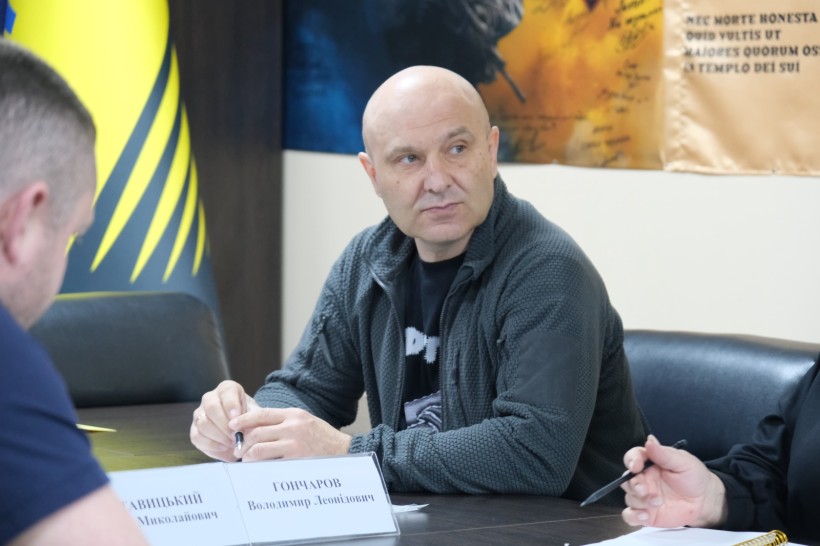 Представник адміністрації на нараді.