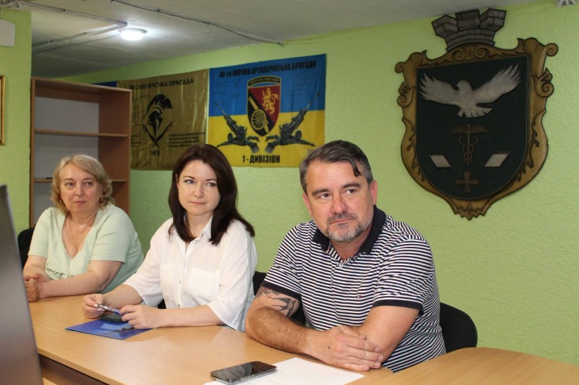 Вадим Лях разом із заступниками сидить за столом