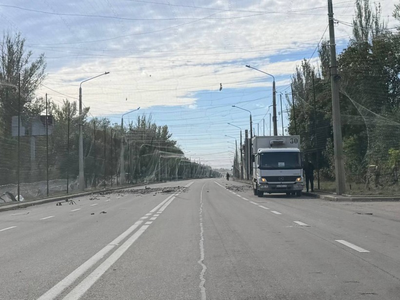 Автомобіль, пошкоджений ворожим дроном у Краматорську