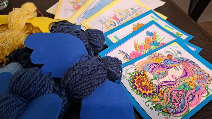 Поробки, виготовлені вихованцями Донецького обласного центру туризму та краєзнавства, для українських військових