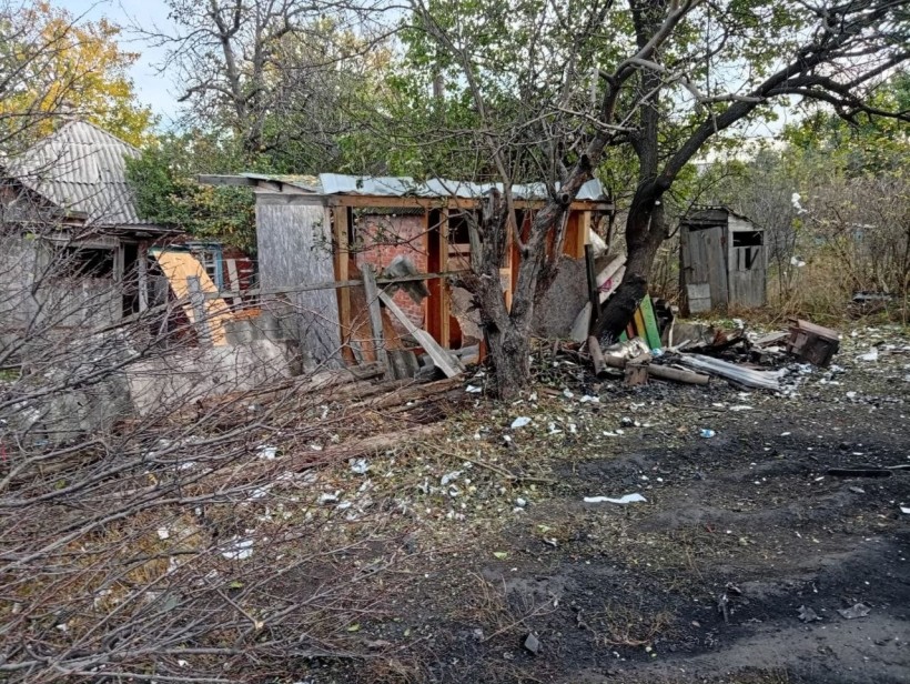 Зруйнований будинок після ворожого обстрілу
