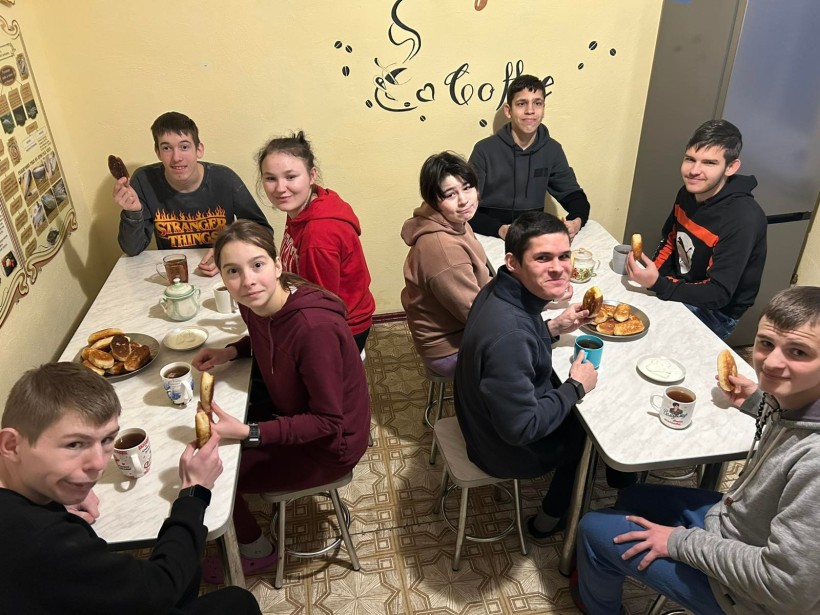 Учні та викладач Торецького професійного ліцею проходять психосоціальне розвантаження за допомогою спільного приготування їжі