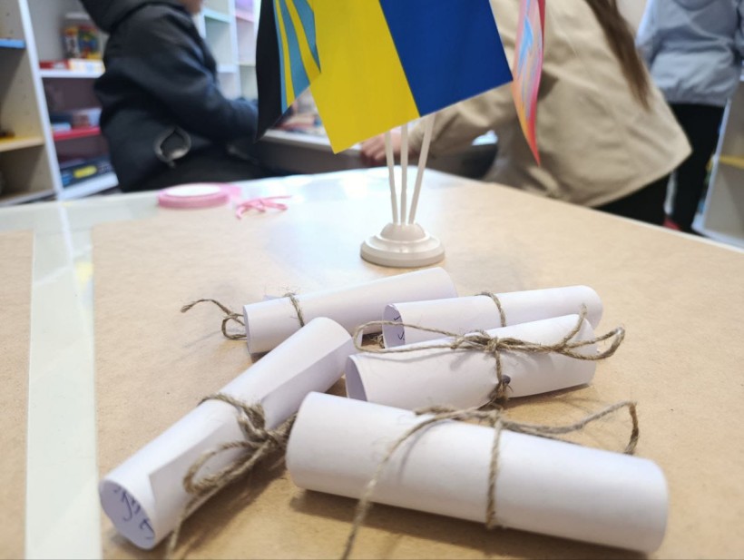 Поробки, виготовлені вихованцями Донецького обласного центру туризму та краєзнавства, для українських військових