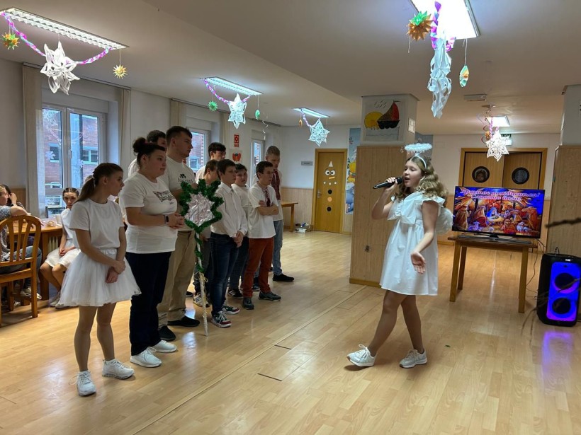 Вихованці виконують святкові вірші та колядки