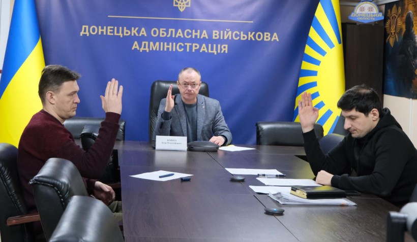 Члени комісії голосують за визначення критичності підприємствам.