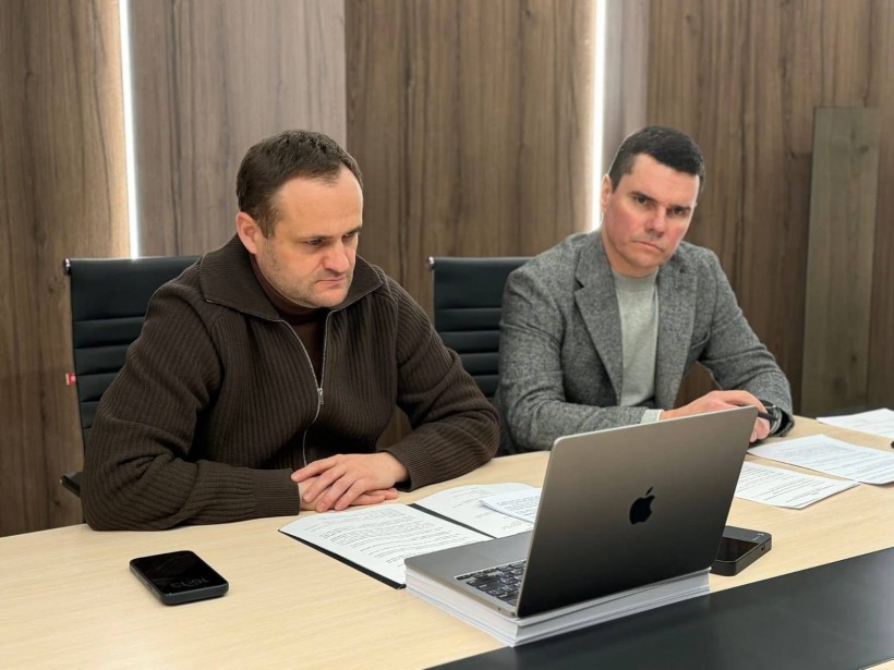 Олексій Кулеба головує під час засідання Штабу