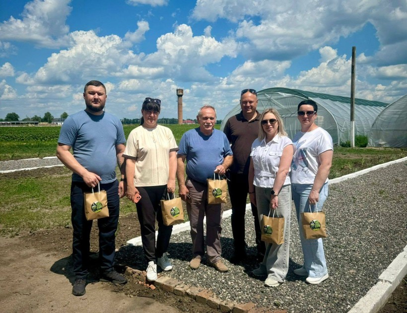Делегація зі Званівської громади відвідує агропідприємство
