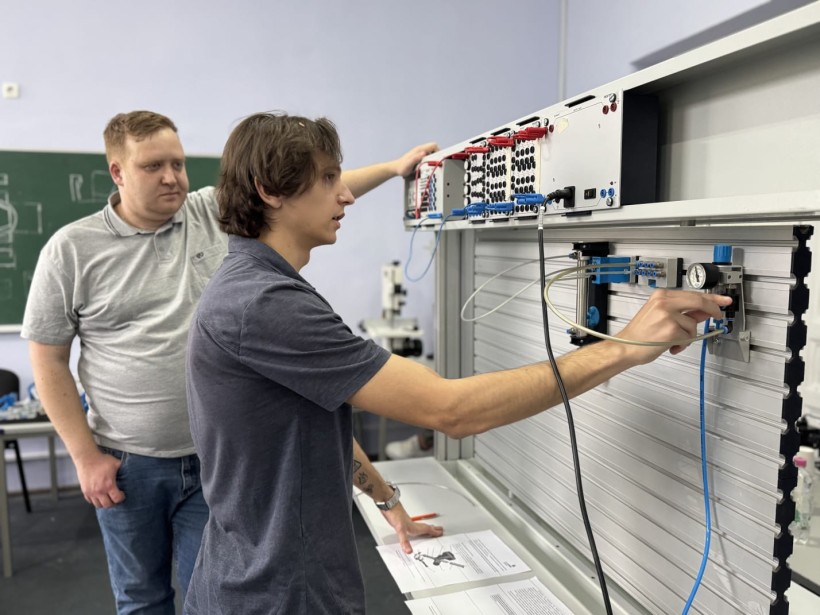 Учасники І регіонального етапу Всеукраїнського конкурсу «WorldSkills Ukraine 2026» з мехатроніки