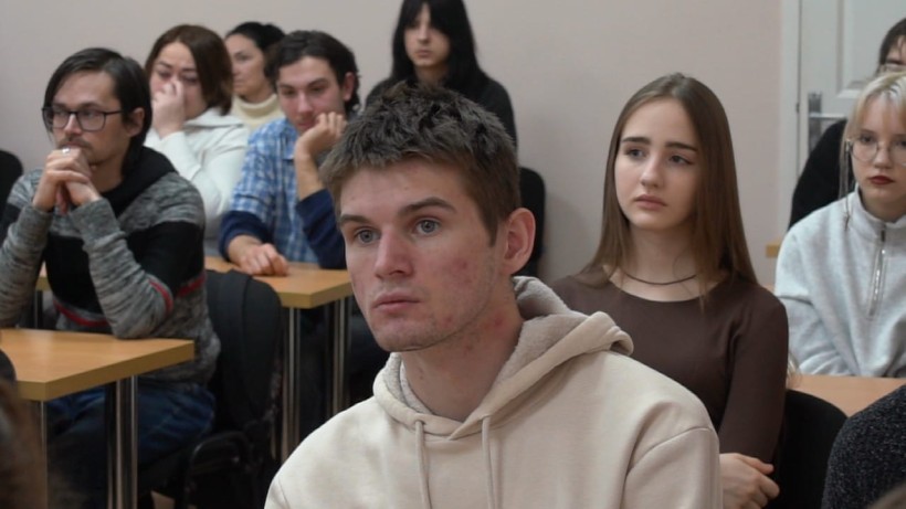 Учасники обласного урочистого заходу,  присвяченого Дню Державного Герба України