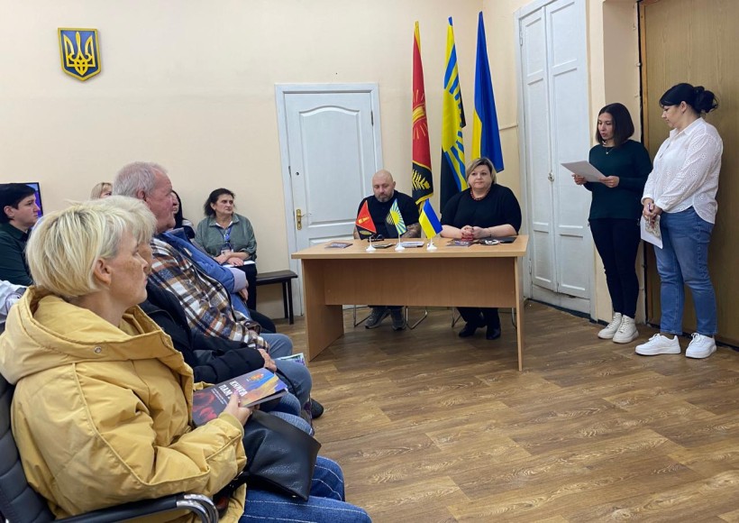 Артур Насібян, начальник управління з питань ветеранської політики облдержадміністрації, проводить зустріч